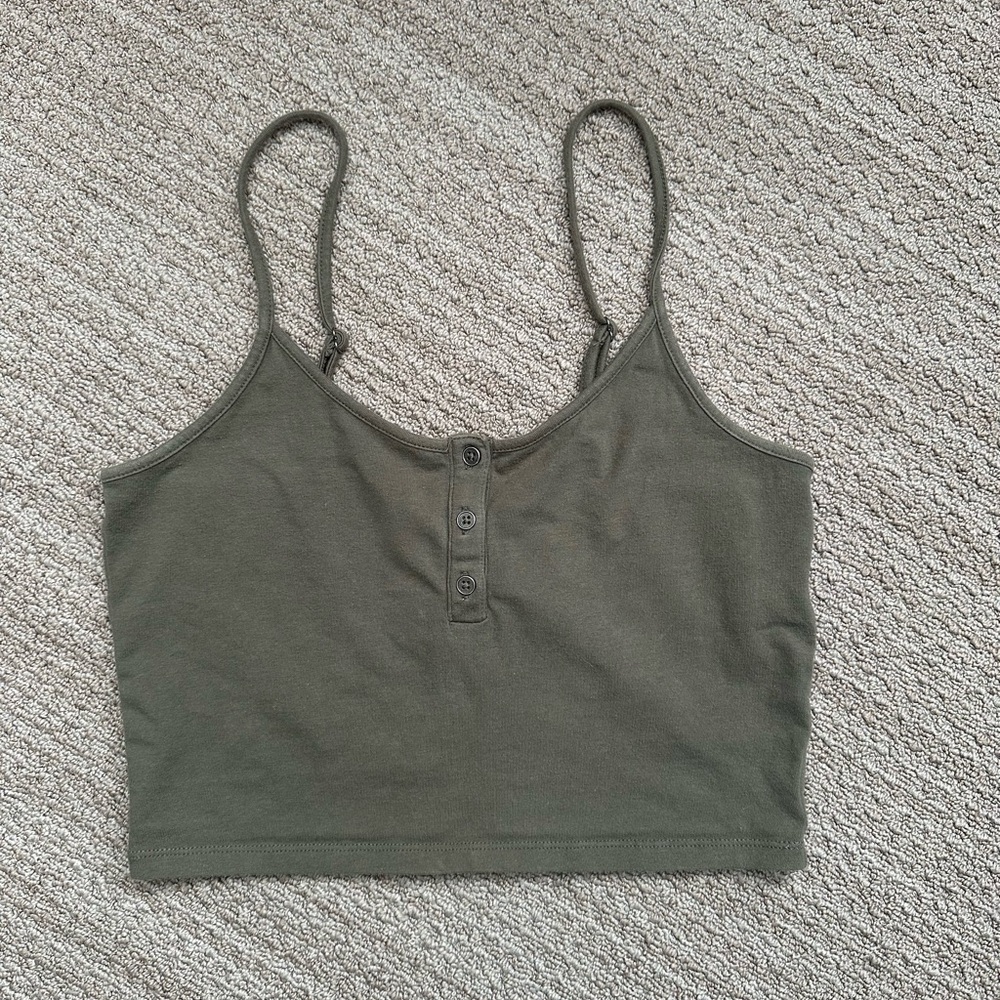 #815 Women’s Forever 21 Sage Fitted Camisole Crop Top in Size Small.